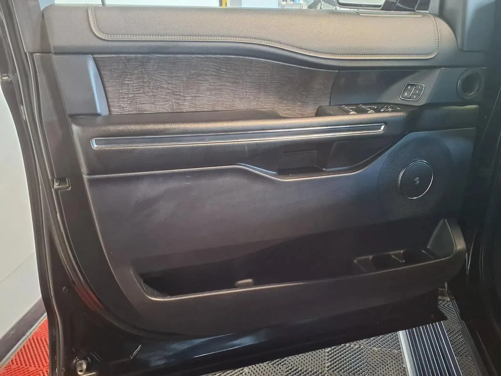Ford Expedition MAX photo 18