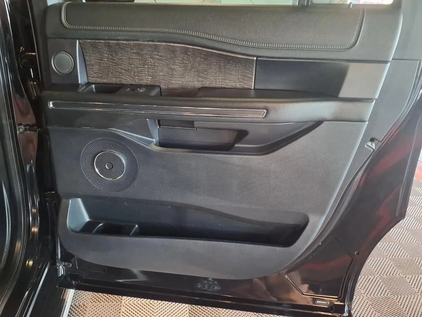 Ford Expedition MAX photo 10