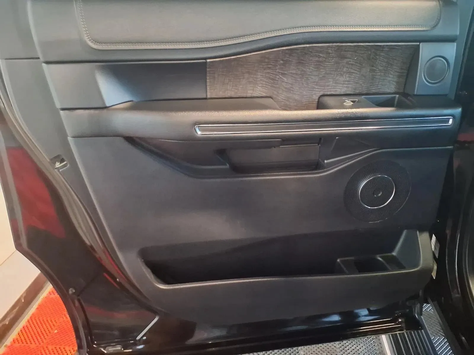 Ford Expedition MAX photo 14