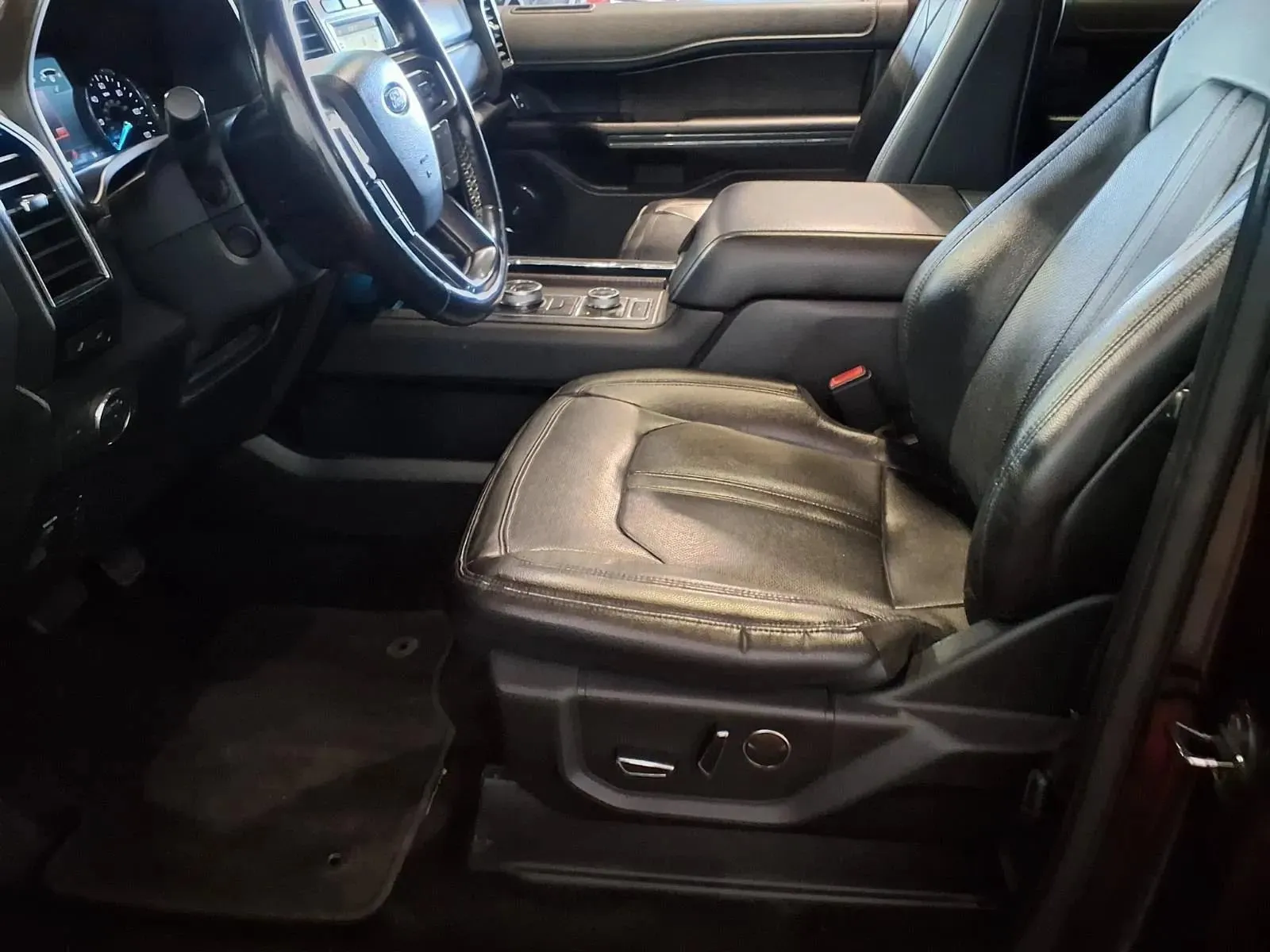 Ford Expedition MAX photo 19
