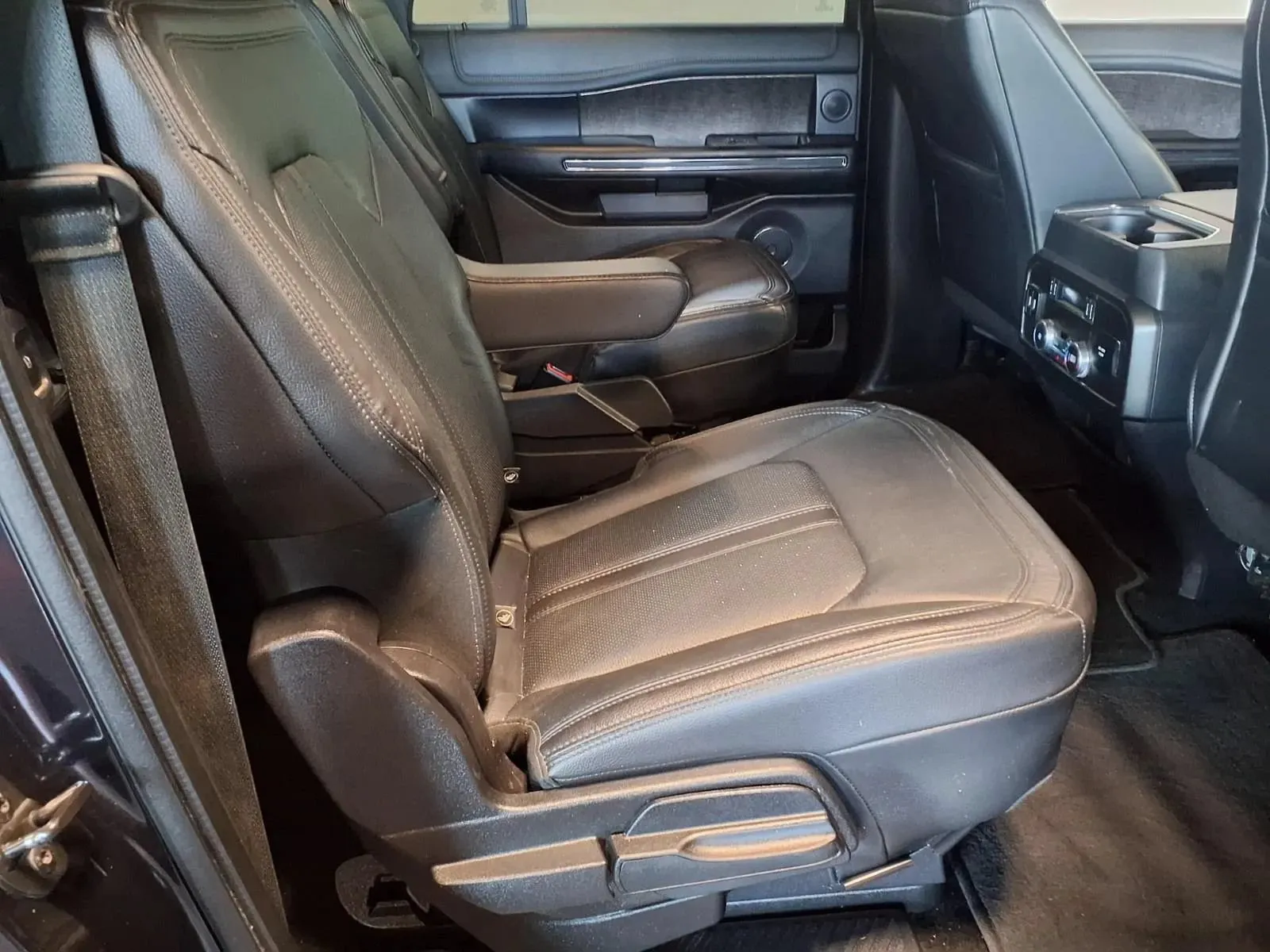 Ford Expedition MAX photo 11