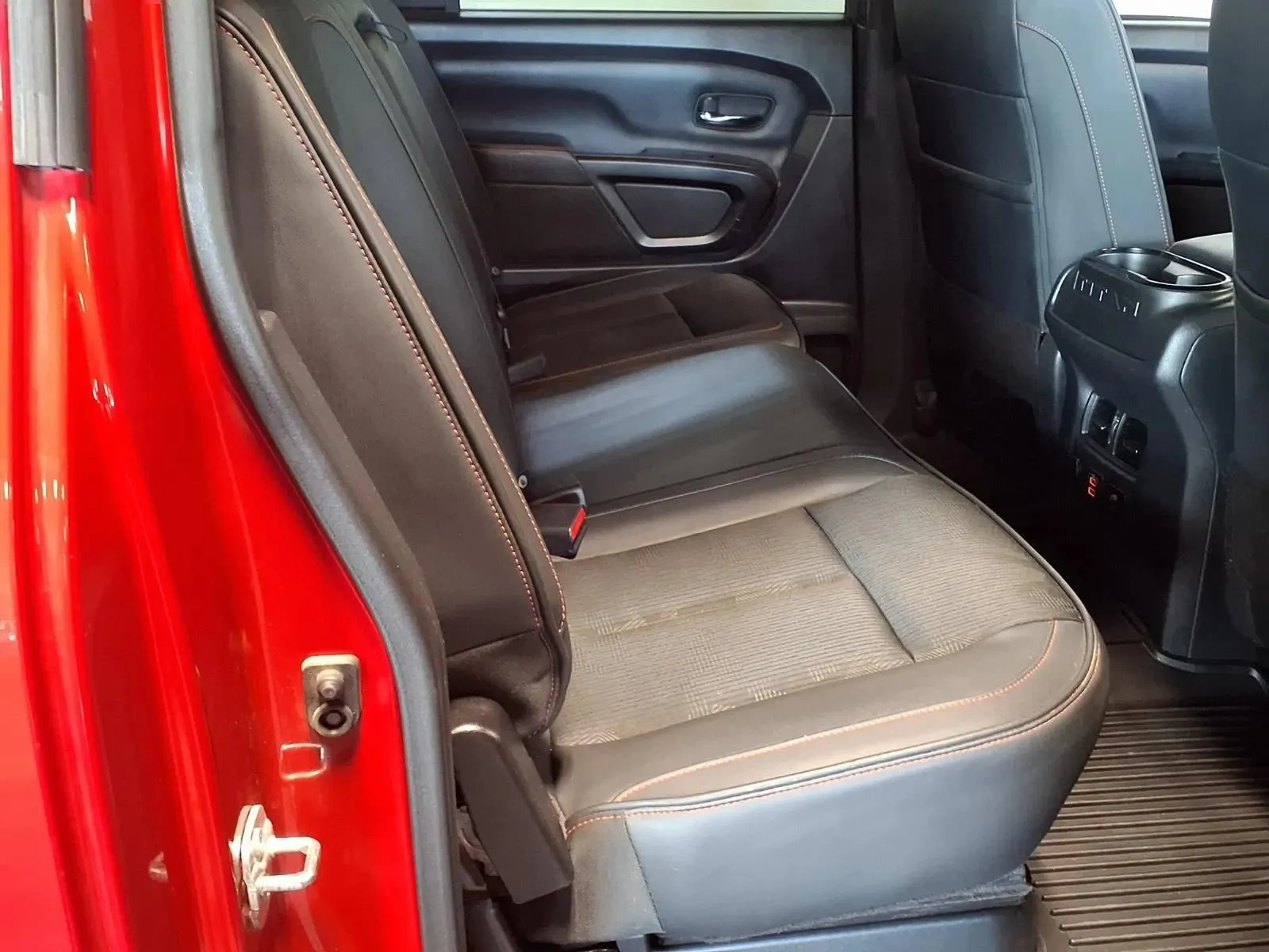 Nissan Titan photo 9