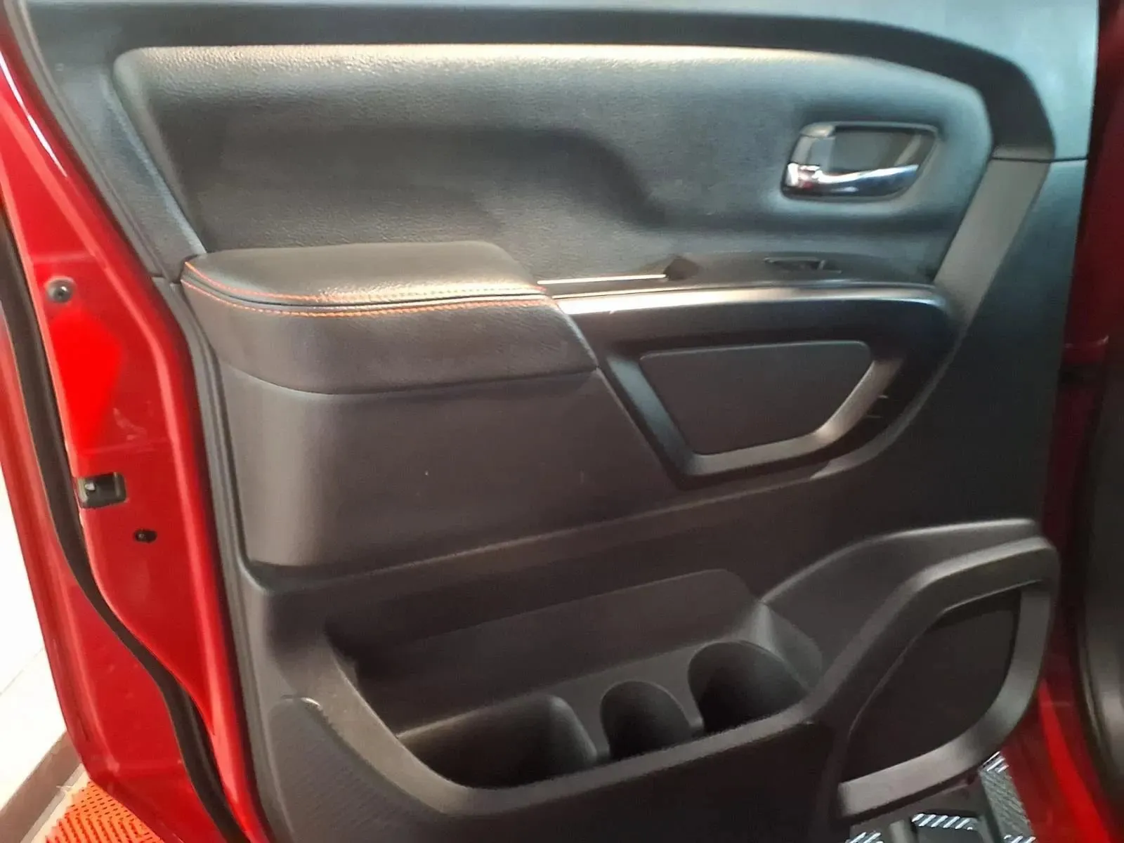 Nissan Titan photo 12