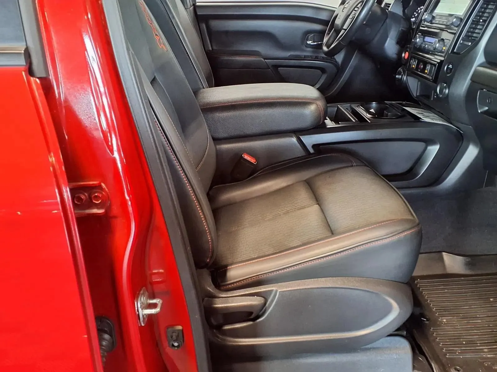 Nissan Titan photo 11