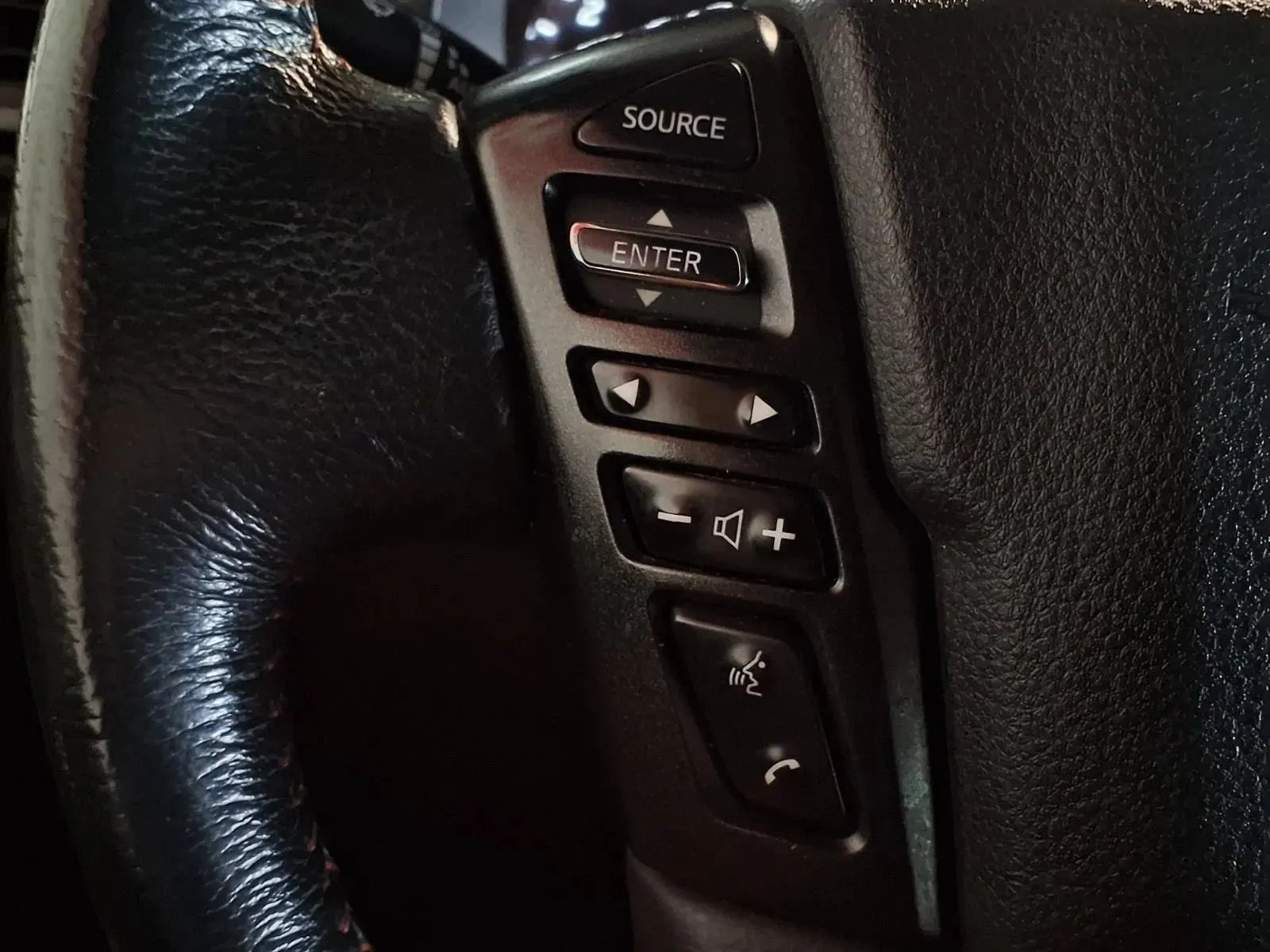 Nissan Titan photo 25