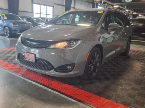 More photos of 2020 Chrysler Pacifica Touring at Gretna Auto Outlet, NE