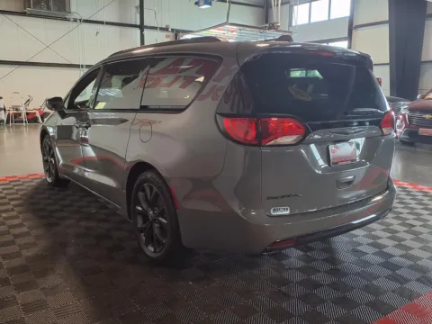More photos of 2020 Chrysler Pacifica Touring at Gretna Auto Outlet, NE