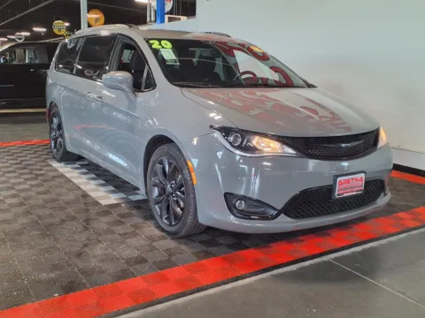 Photos of 2020 Chrysler Pacifica Touring for sale in Gretna, NE at Gretna Auto Outlet