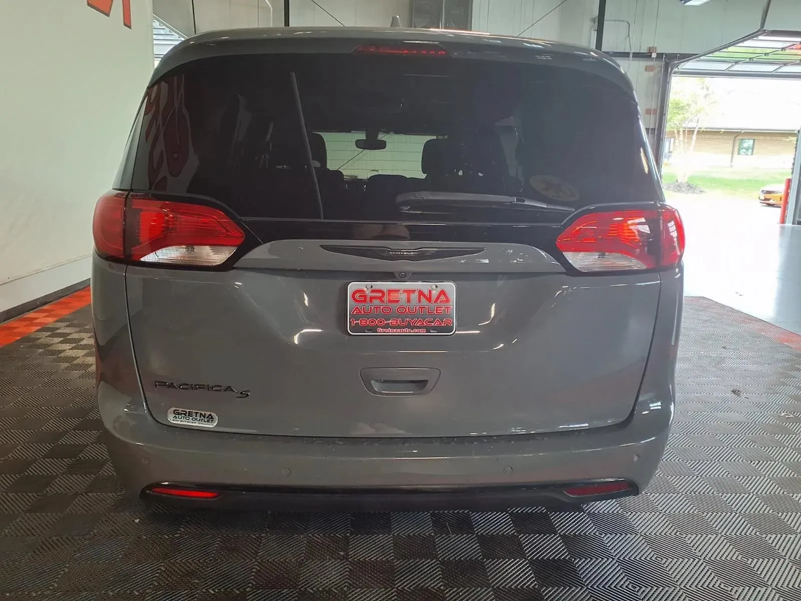 Chrysler Pacifica photo 6