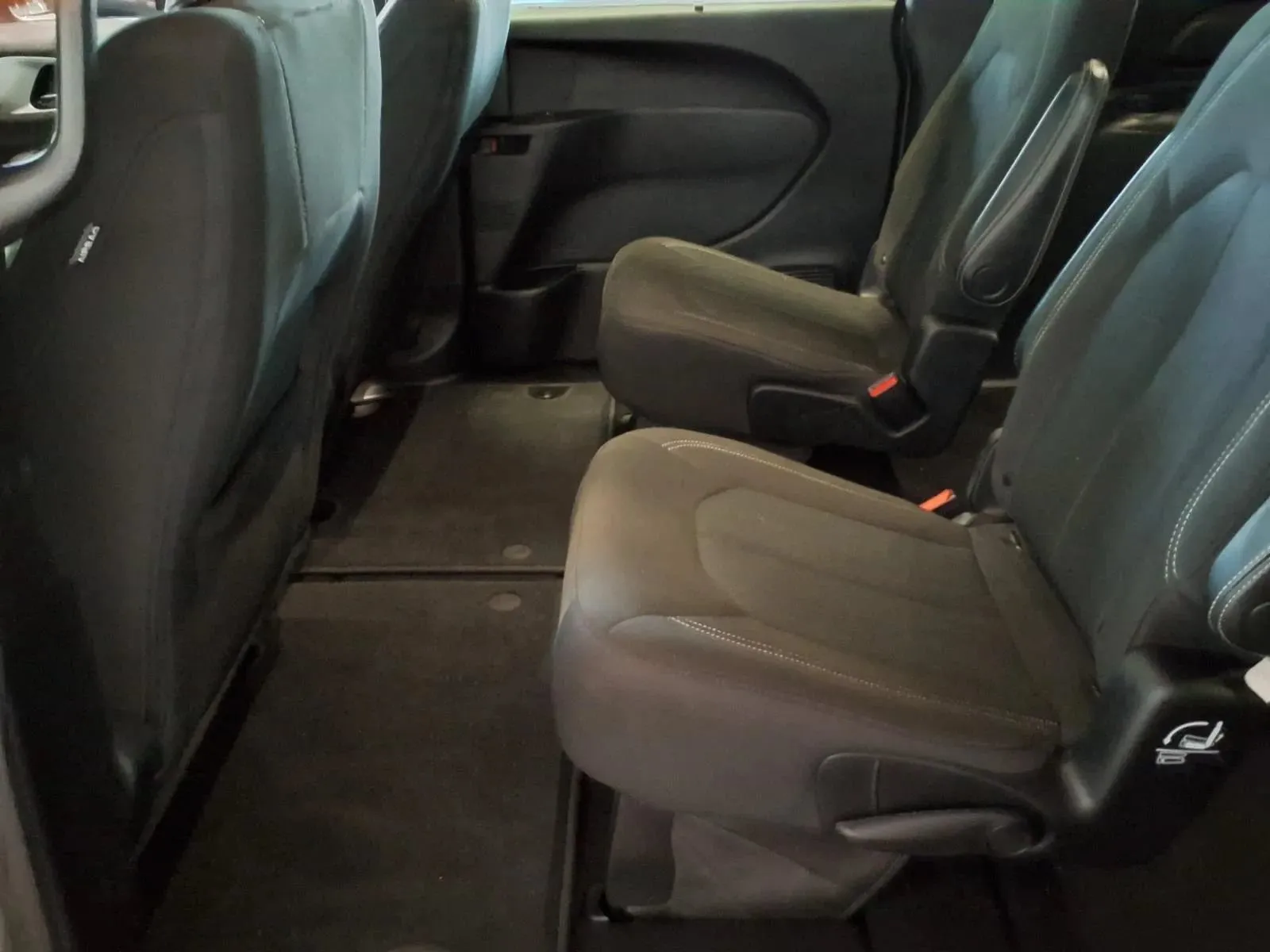 Chrysler Pacifica photo 13