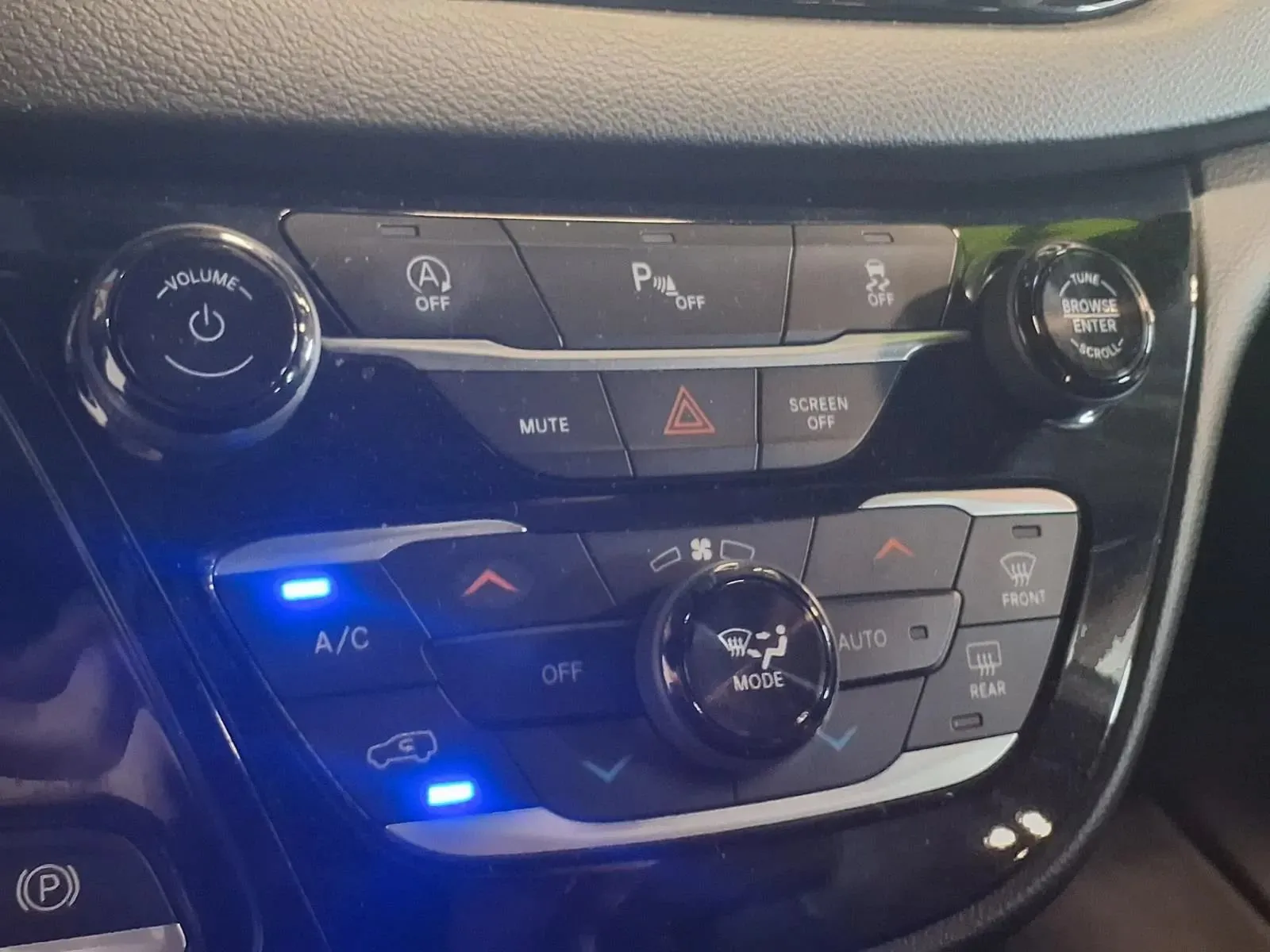 Chrysler Pacifica photo 18