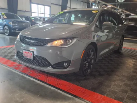 More photos of 2020 Chrysler Pacifica Touring at Gretna Auto Outlet, NE