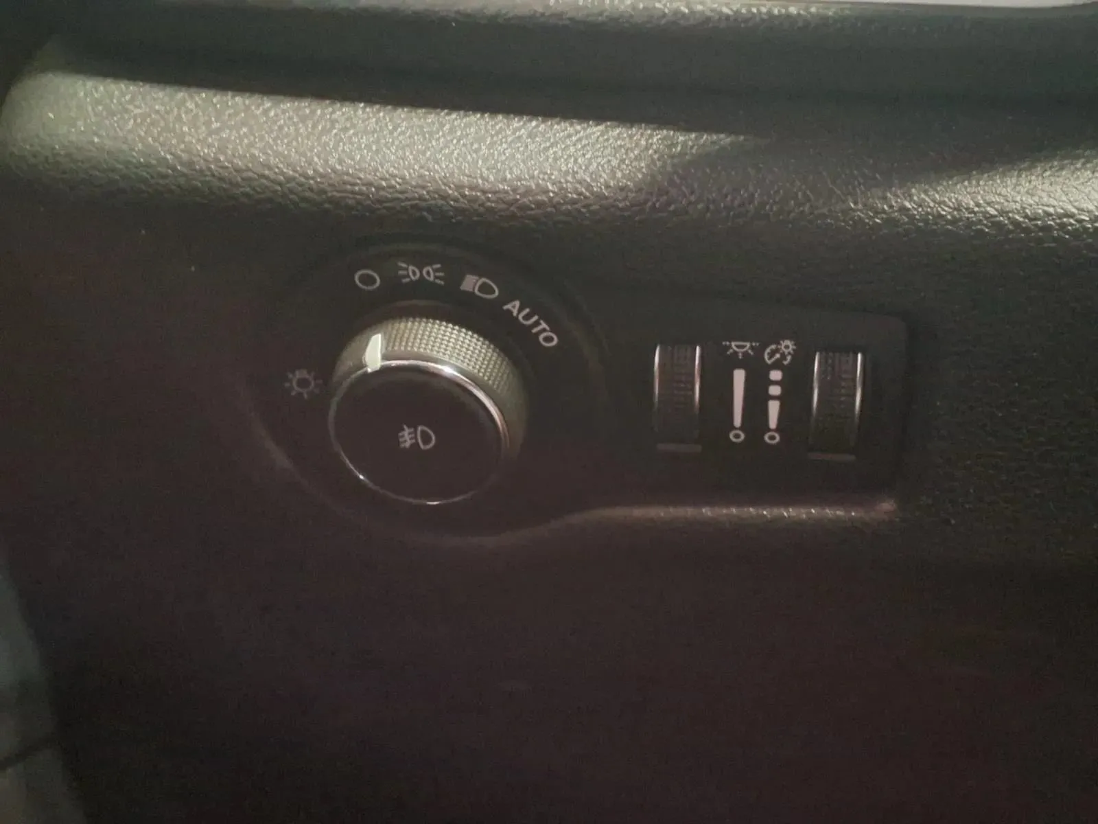 Chrysler Pacifica photo 25