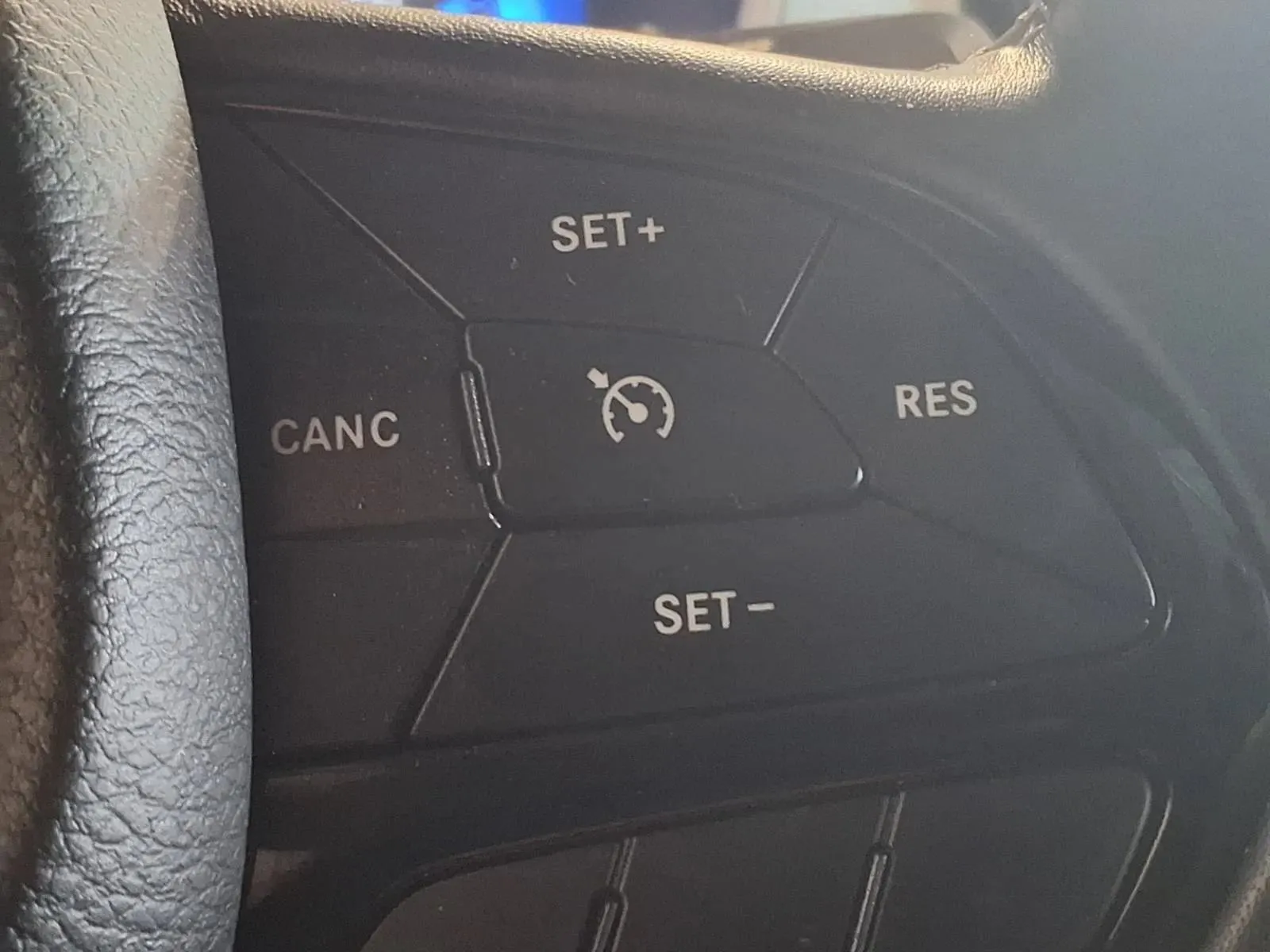 Chrysler Pacifica photo 23
