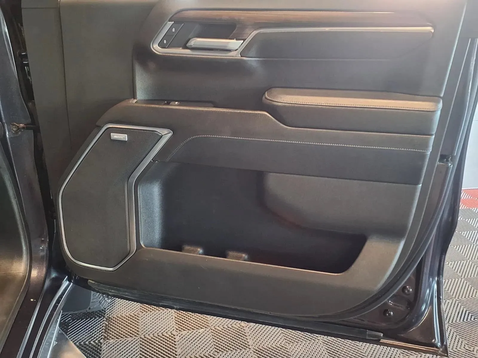 Chevrolet Silverado photo 10