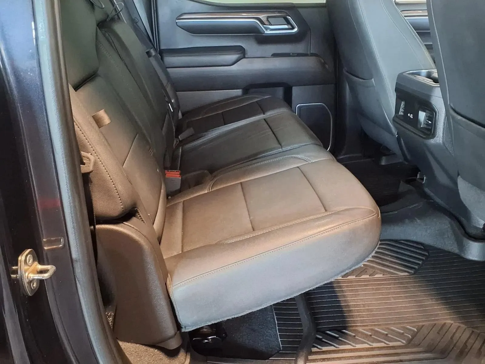 Chevrolet Silverado photo 9