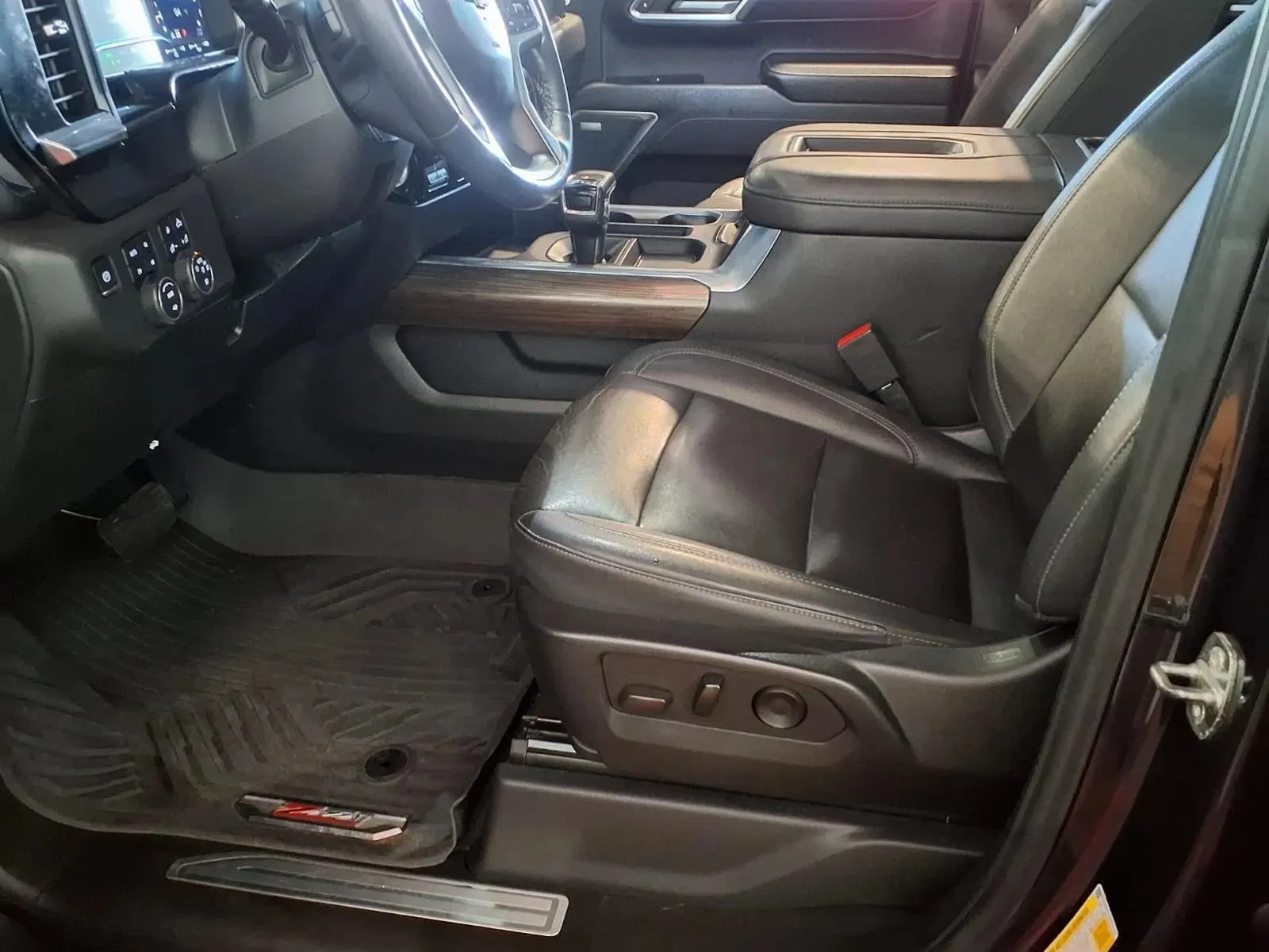 Chevrolet Silverado photo 17
