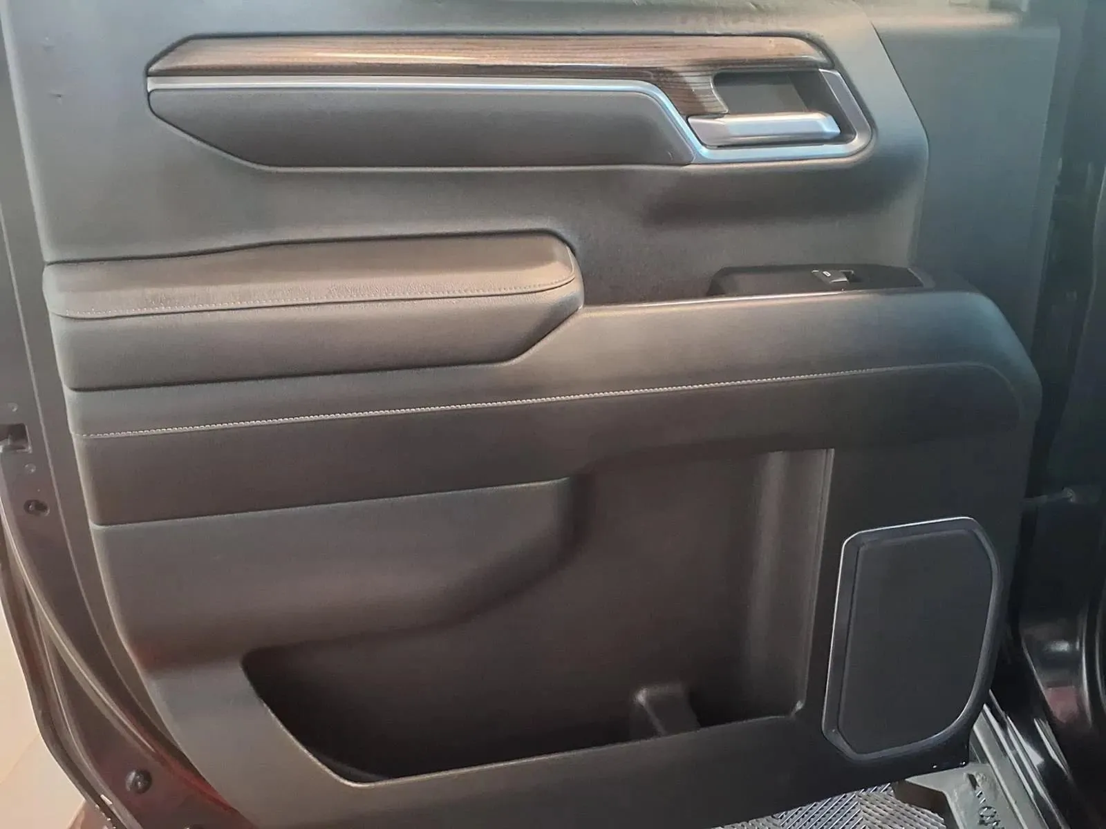 Chevrolet Silverado photo 12