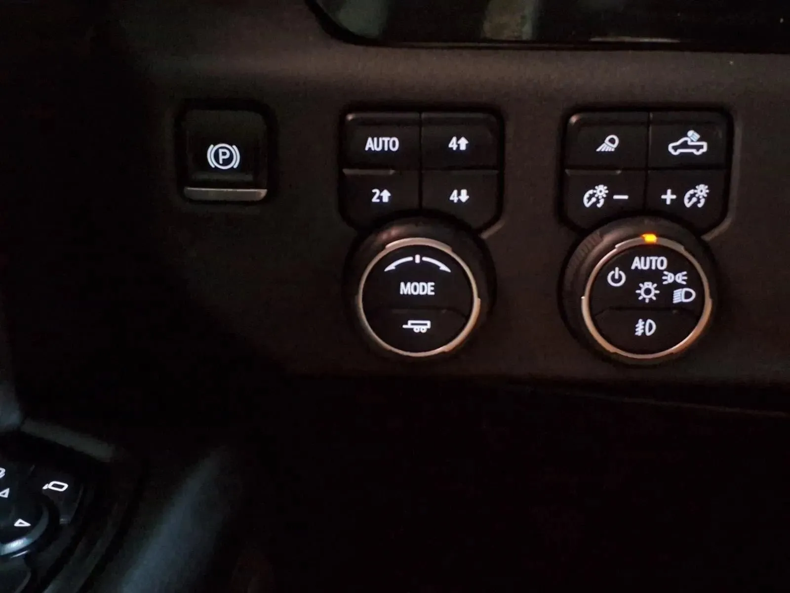Chevrolet Silverado photo 29