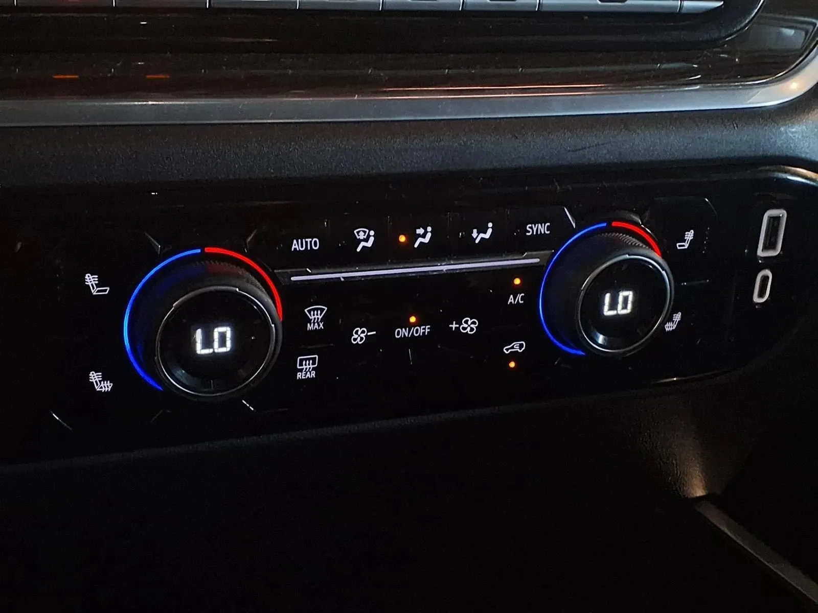 Chevrolet Silverado photo 19