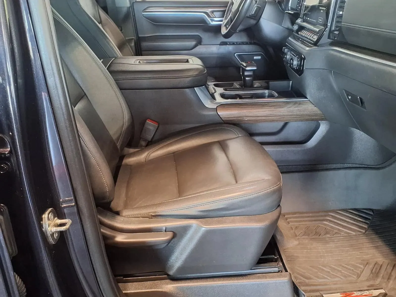 Chevrolet Silverado photo 11