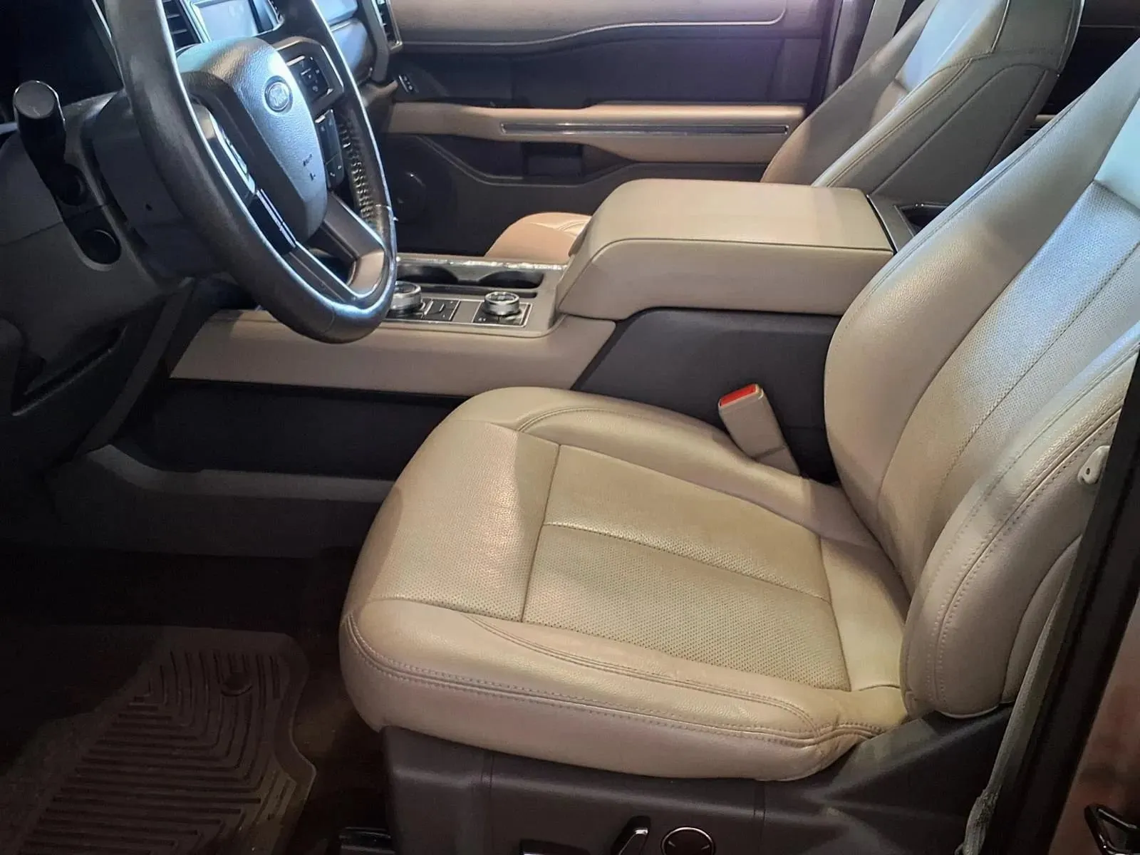 Ford Expedition MAX photo 19