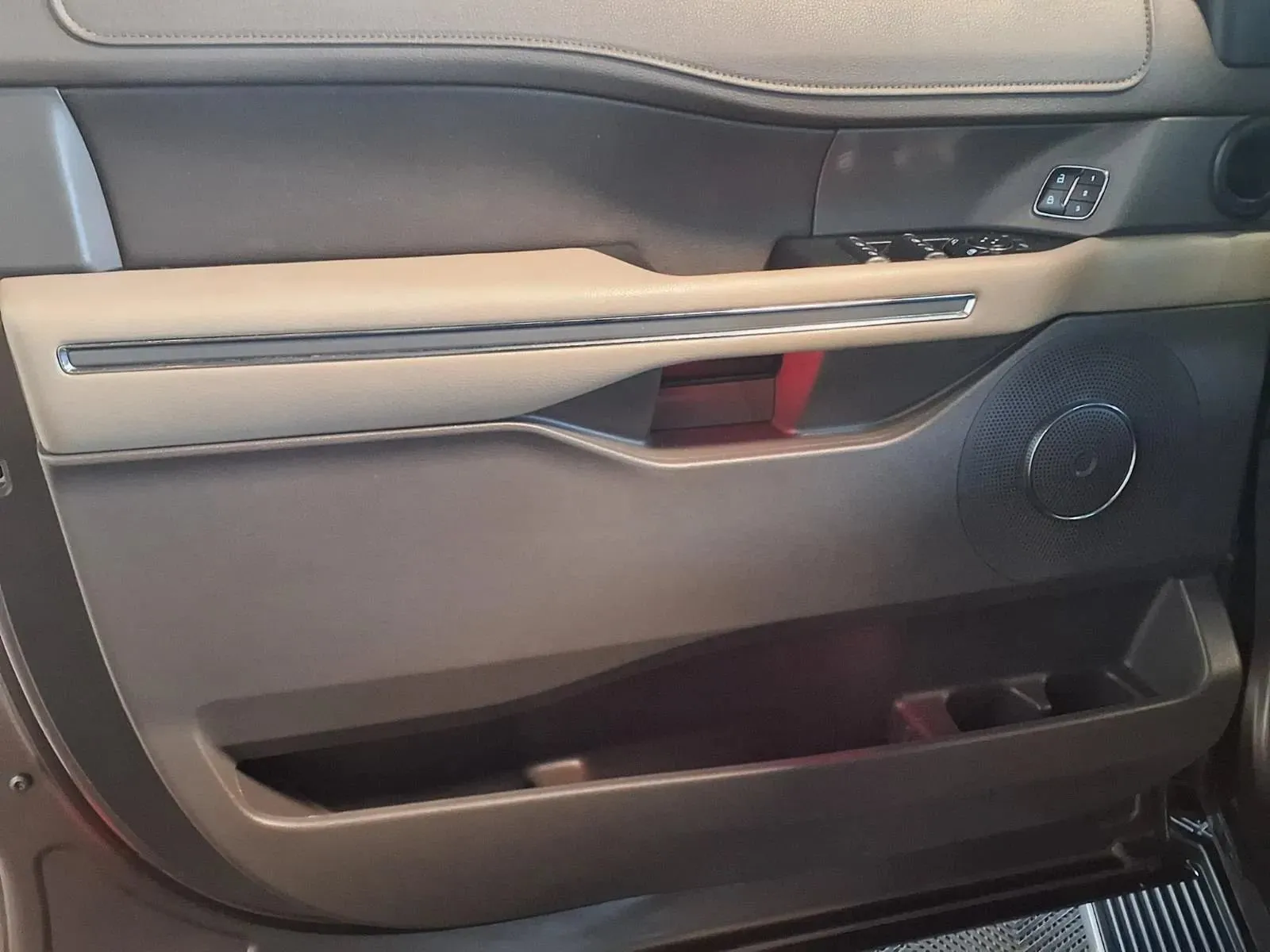 Ford Expedition MAX photo 18