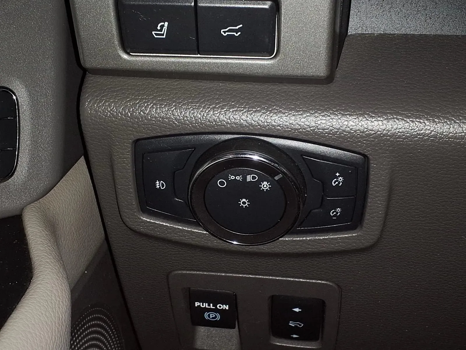 Ford Expedition MAX photo 34