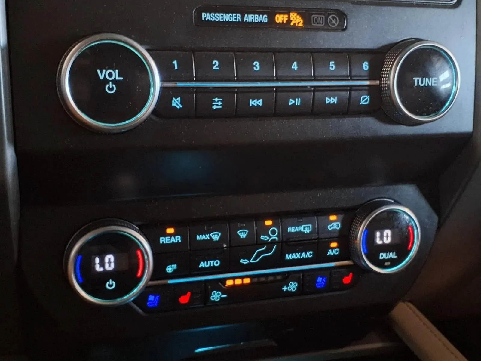 Ford Expedition MAX photo 23