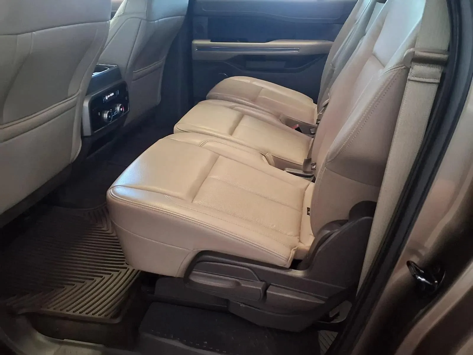 Ford Expedition MAX photo 15