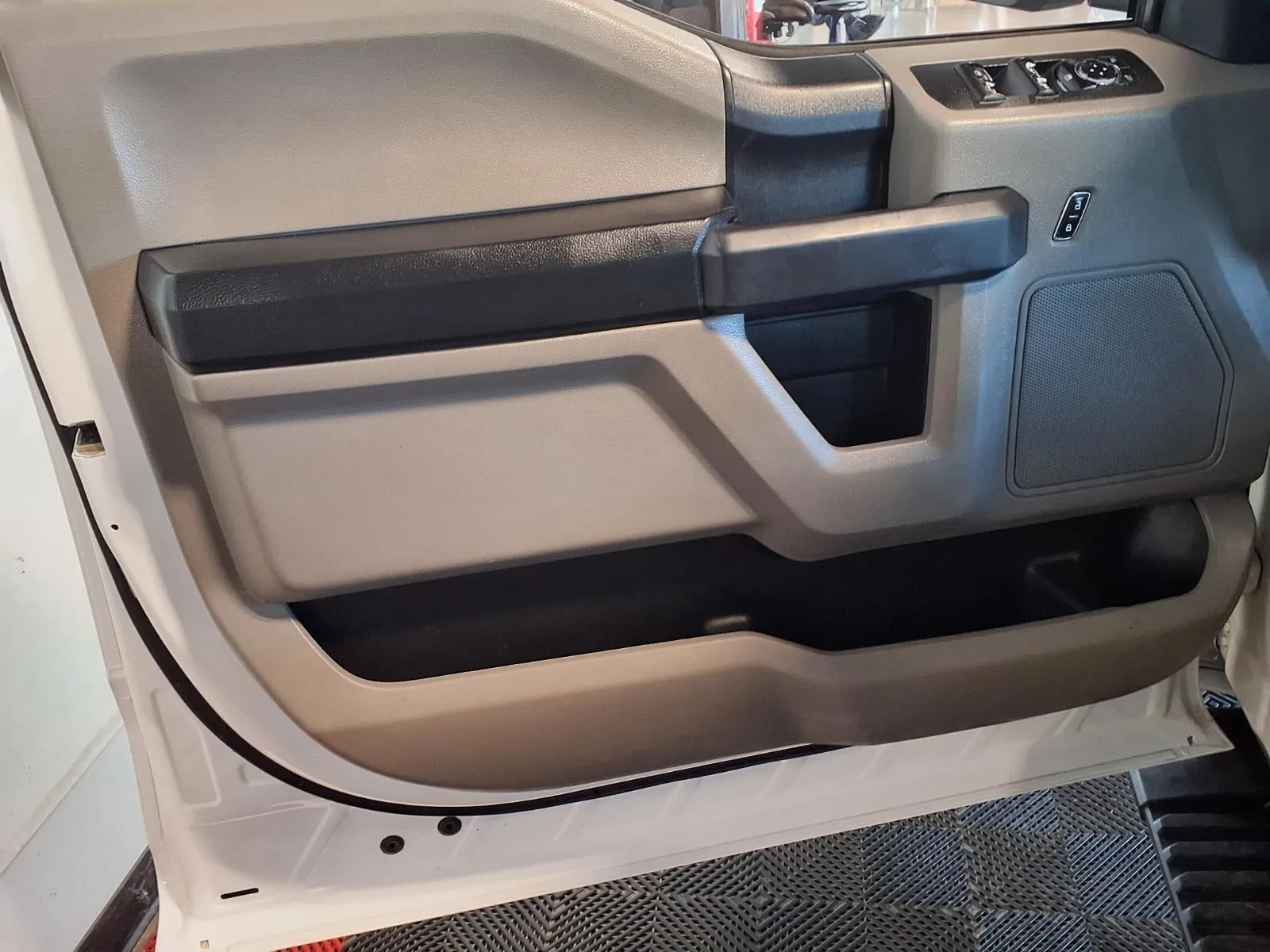 Ford F-150 photo 13