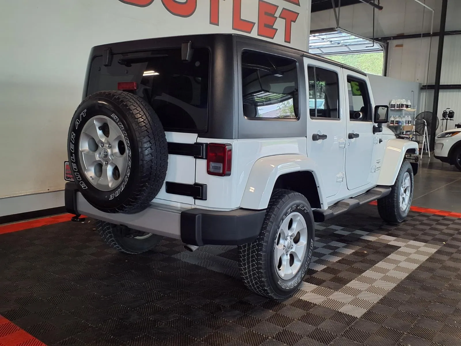 Jeep Wrangler photo 8
