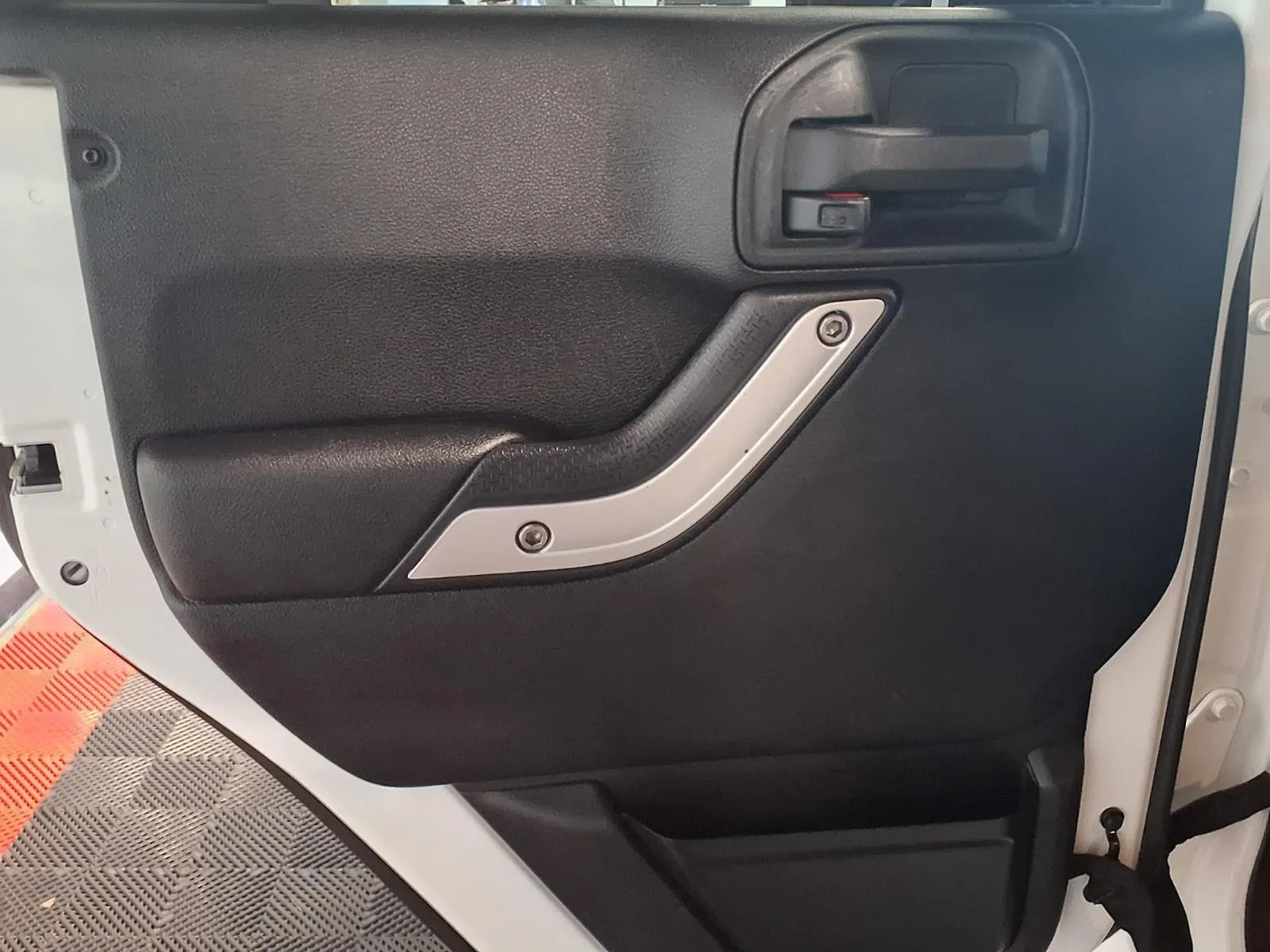 Jeep Wrangler photo 13