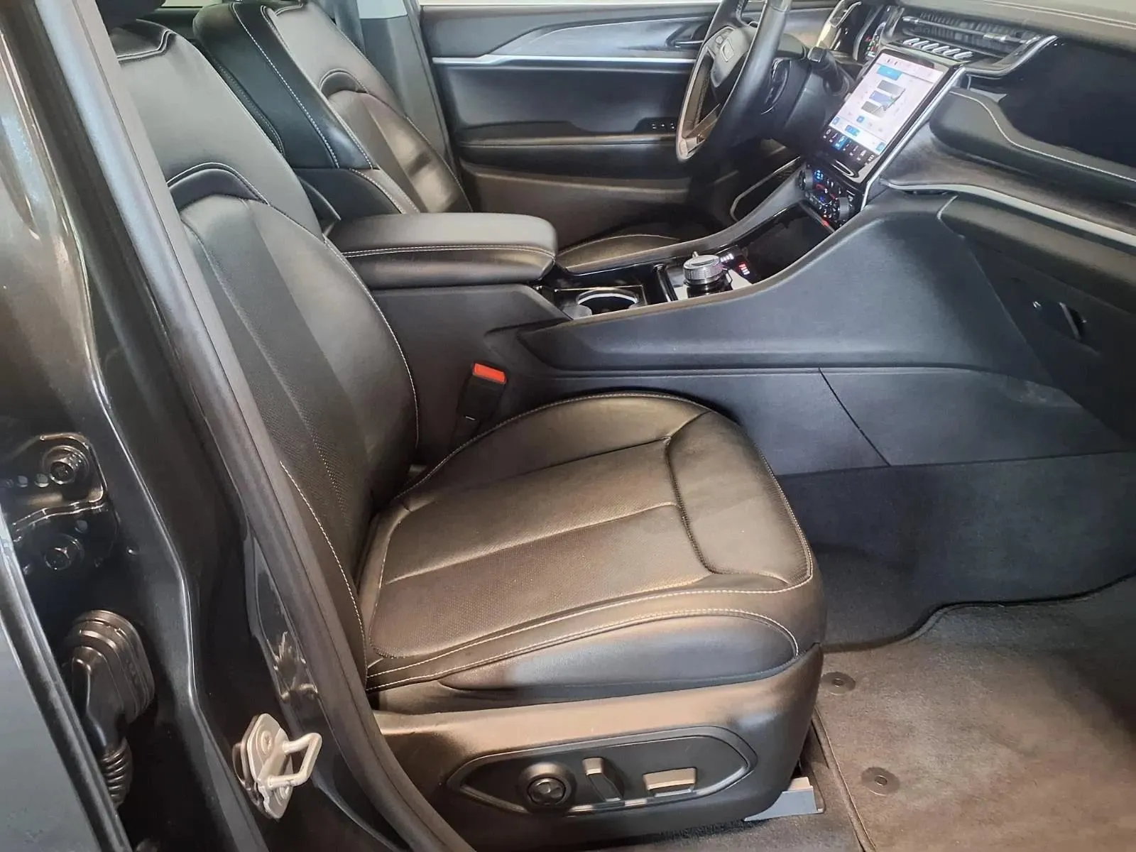 Jeep Grand Cherokee L photo 13