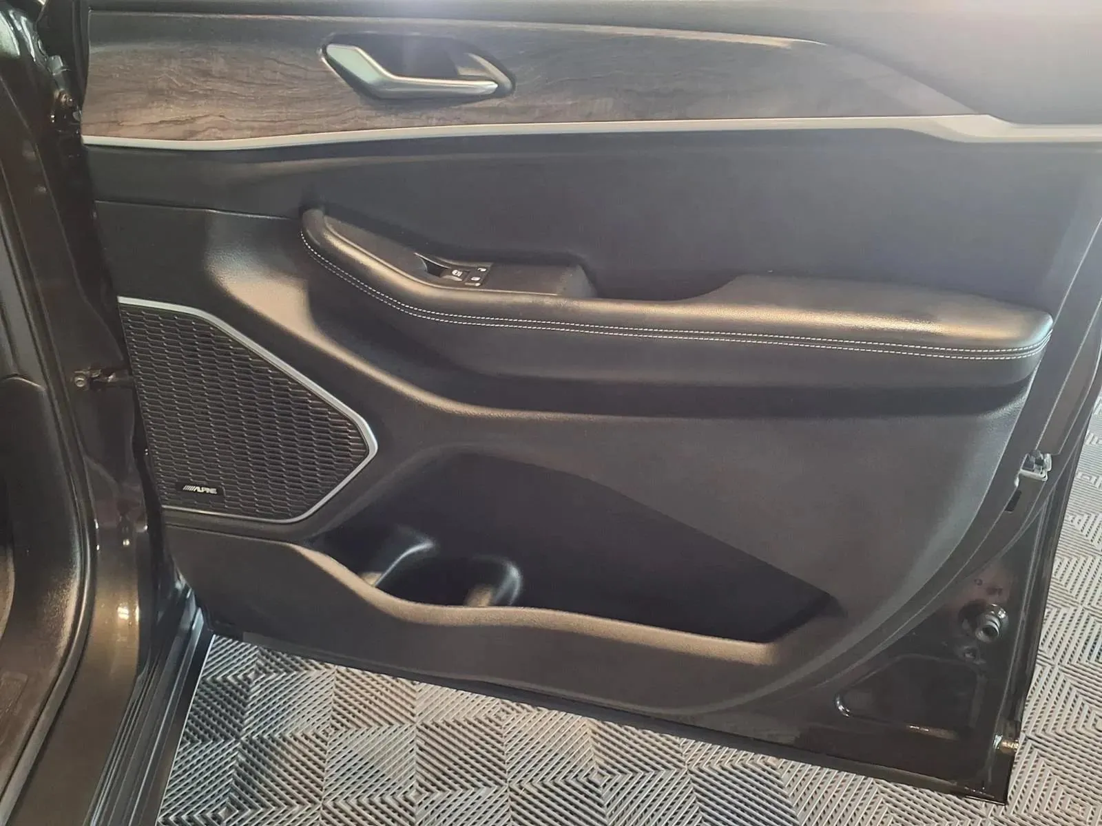 Jeep Grand Cherokee L photo 12