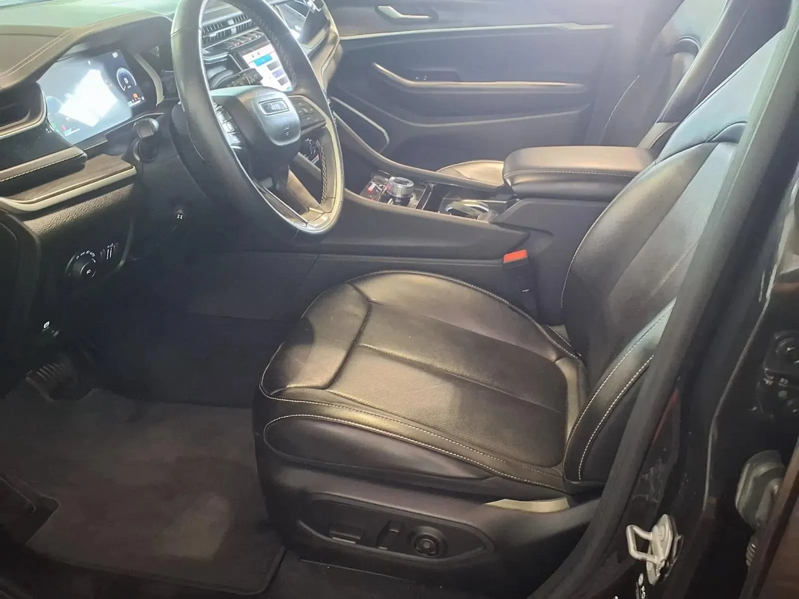 Jeep Grand Cherokee L photo 19