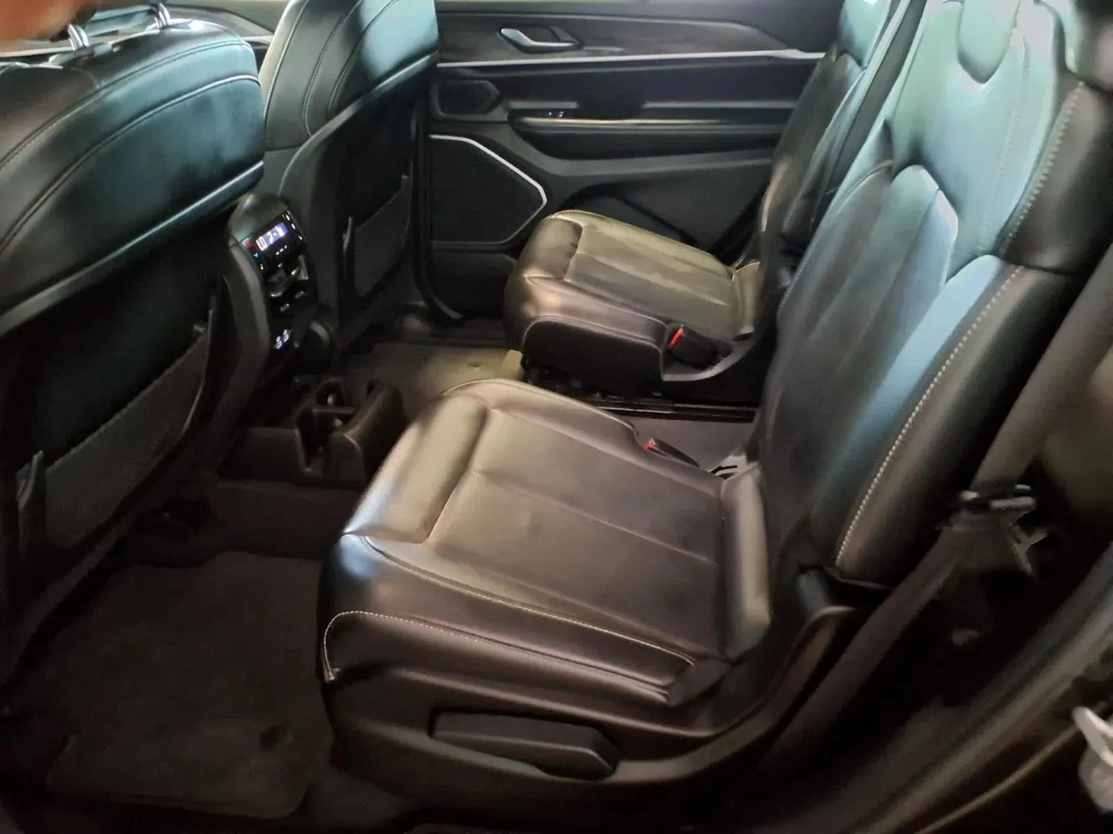 Jeep Grand Cherokee L photo 15