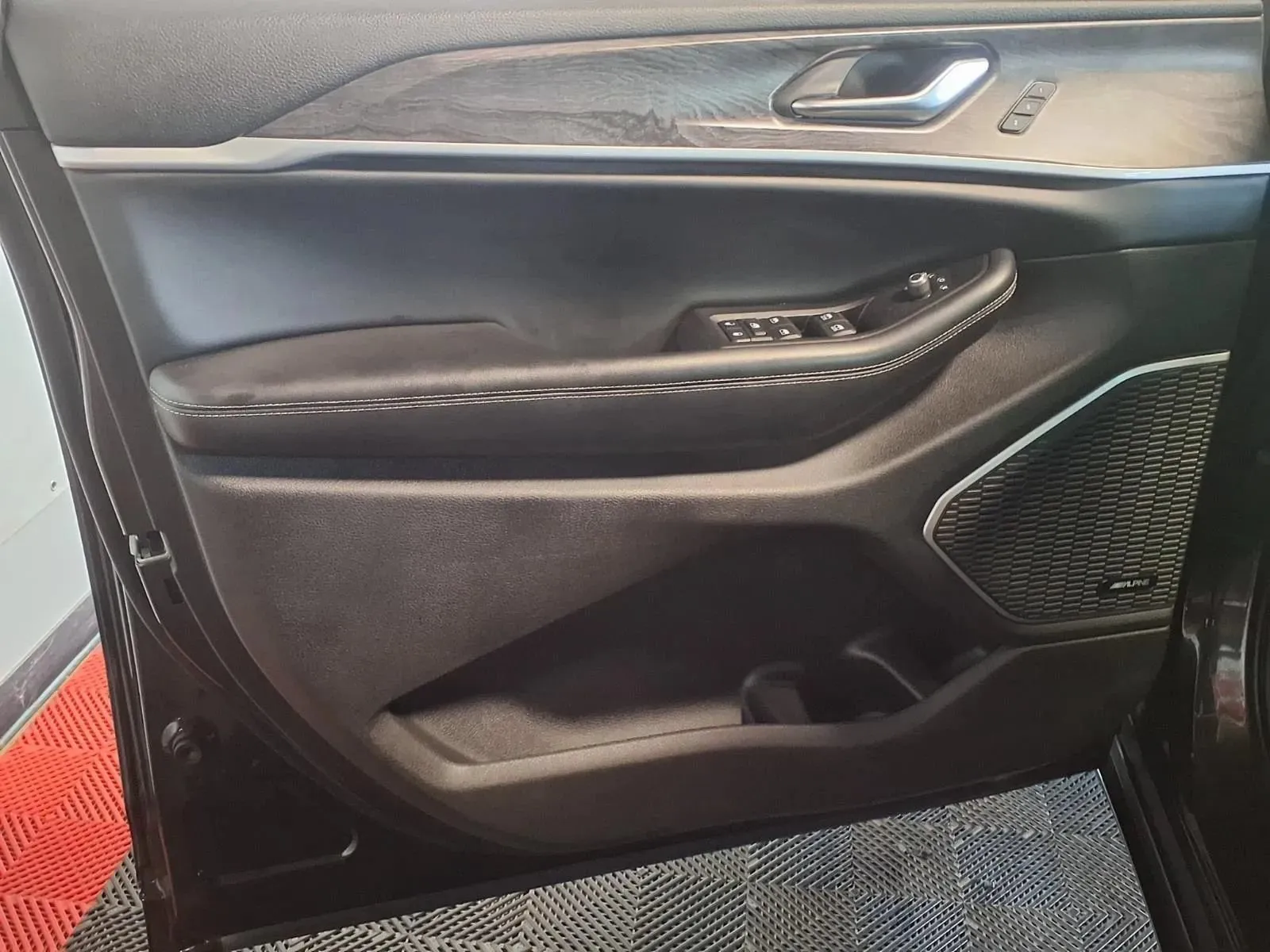 Jeep Grand Cherokee L photo 18