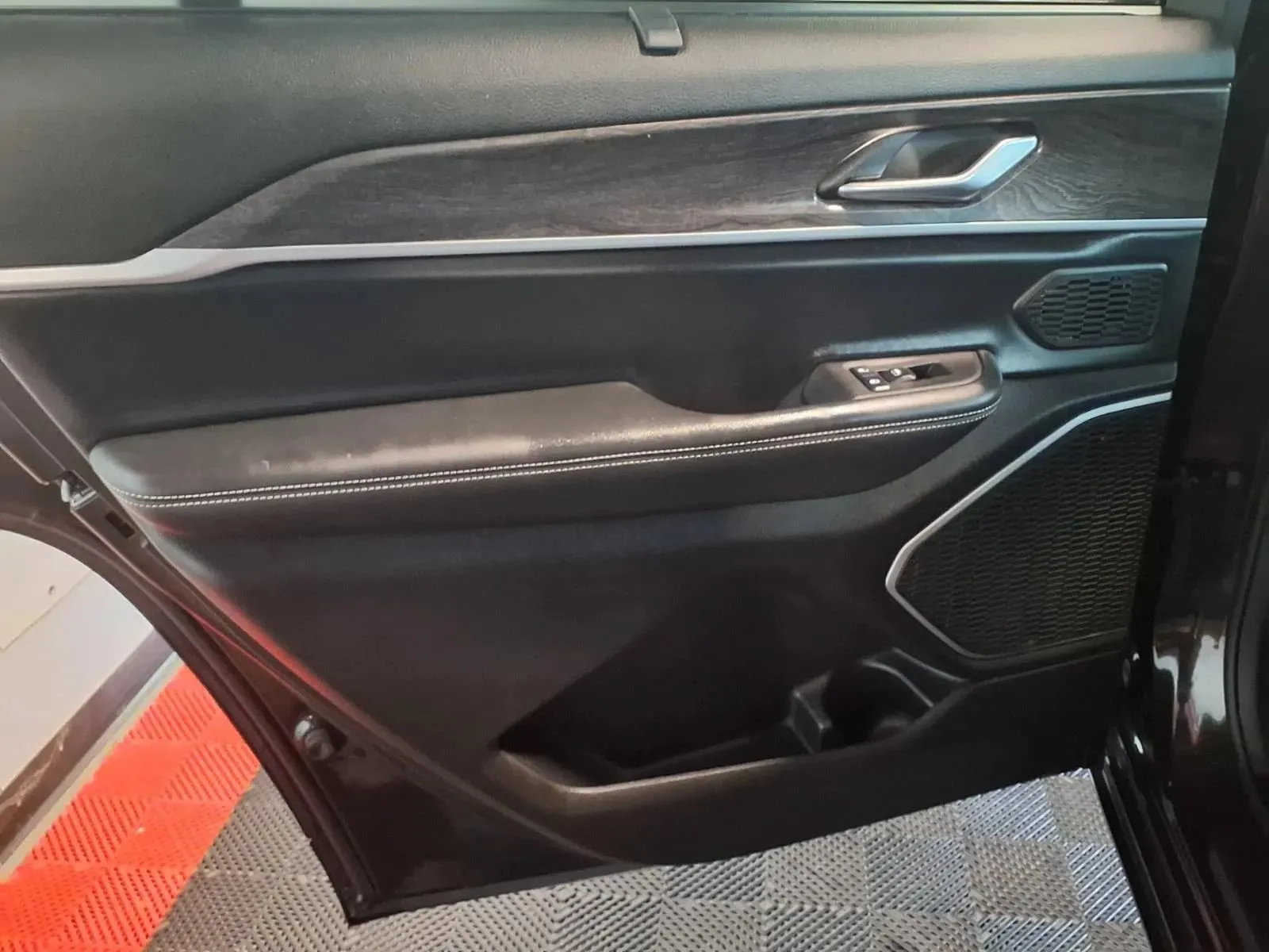 Jeep Grand Cherokee L photo 14