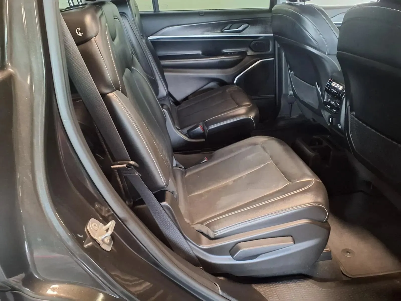 Jeep Grand Cherokee L photo 11