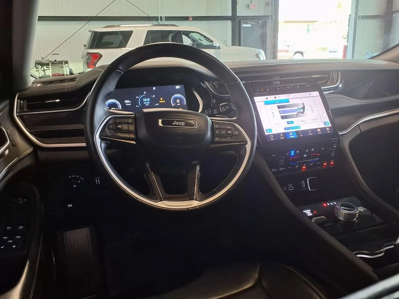 Jeep Grand Cherokee L photo 17