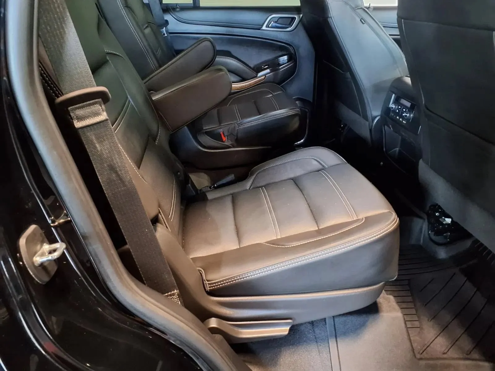 GMC Yukon photo 11