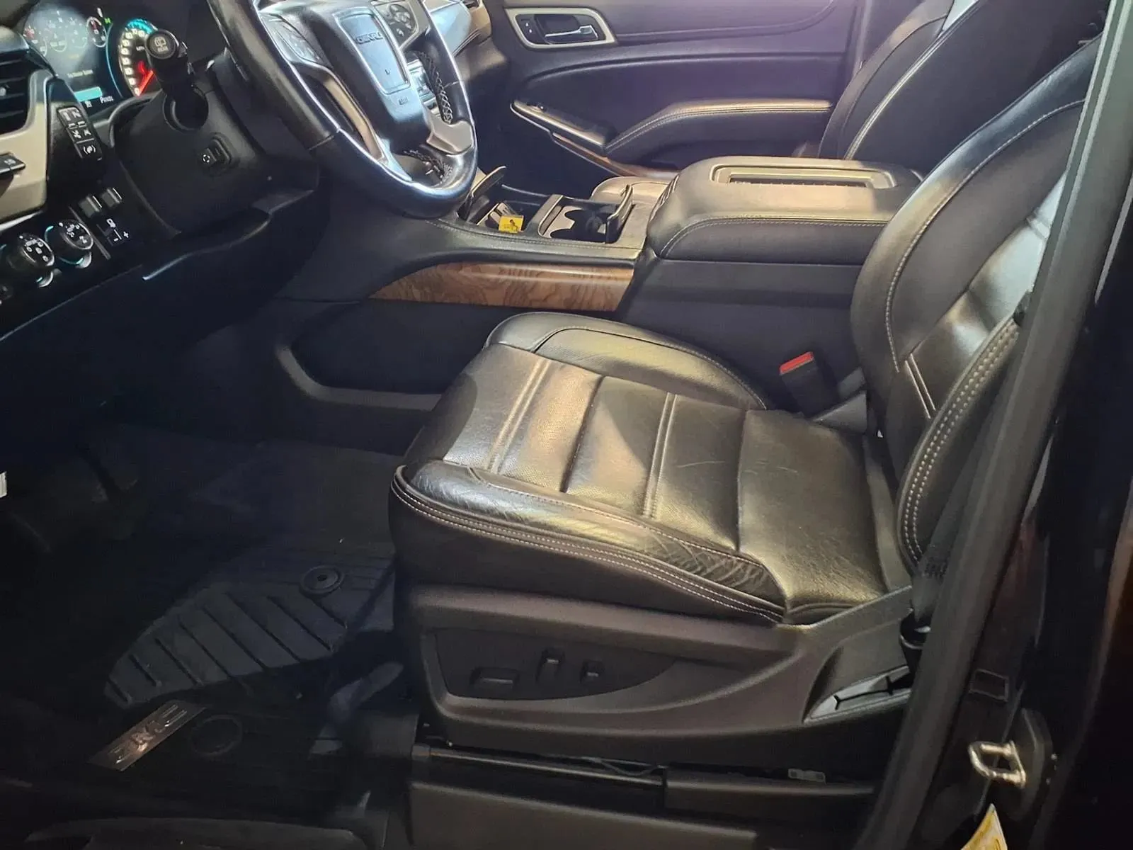 GMC Yukon photo 18