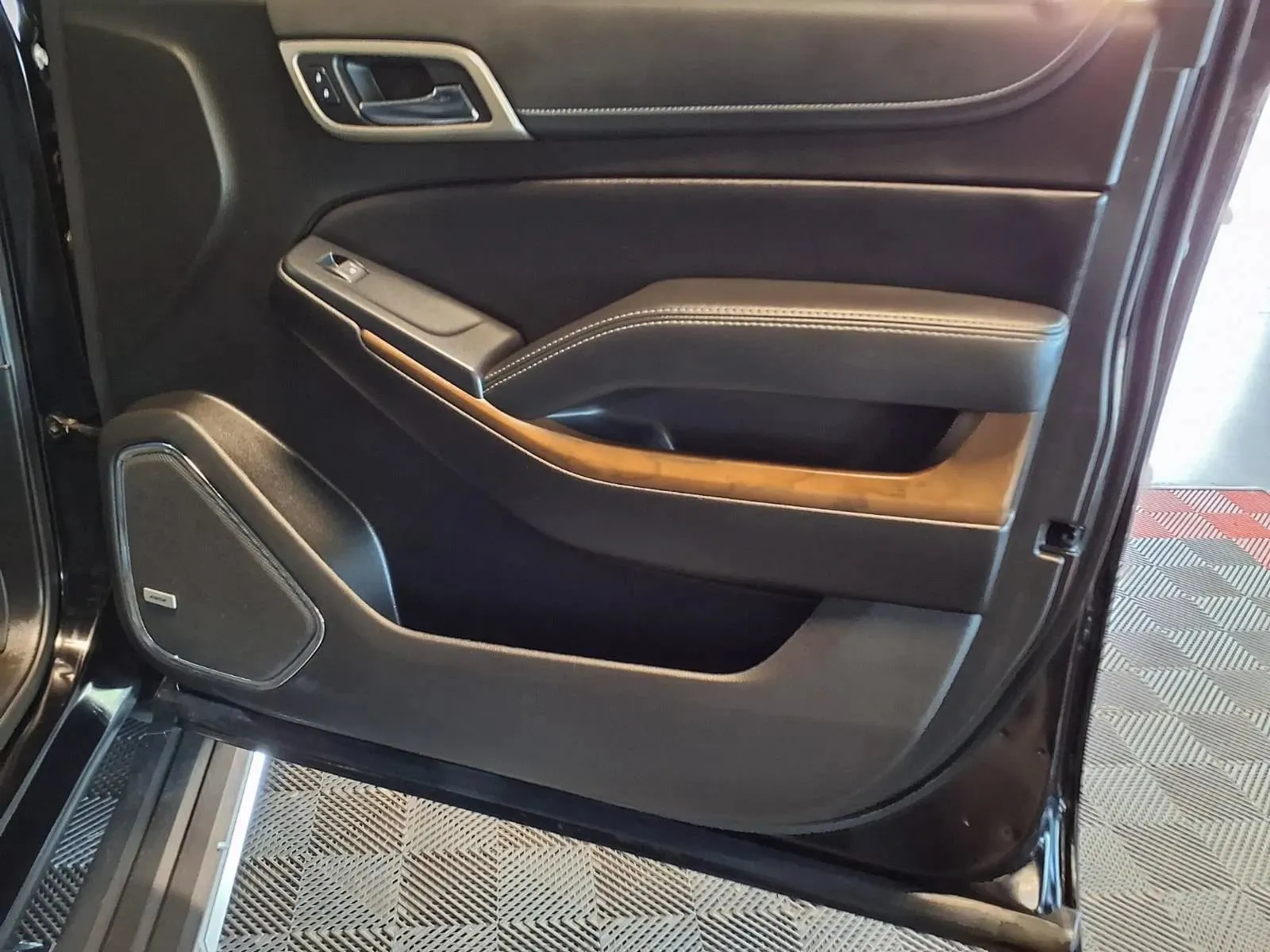 GMC Yukon photo 12