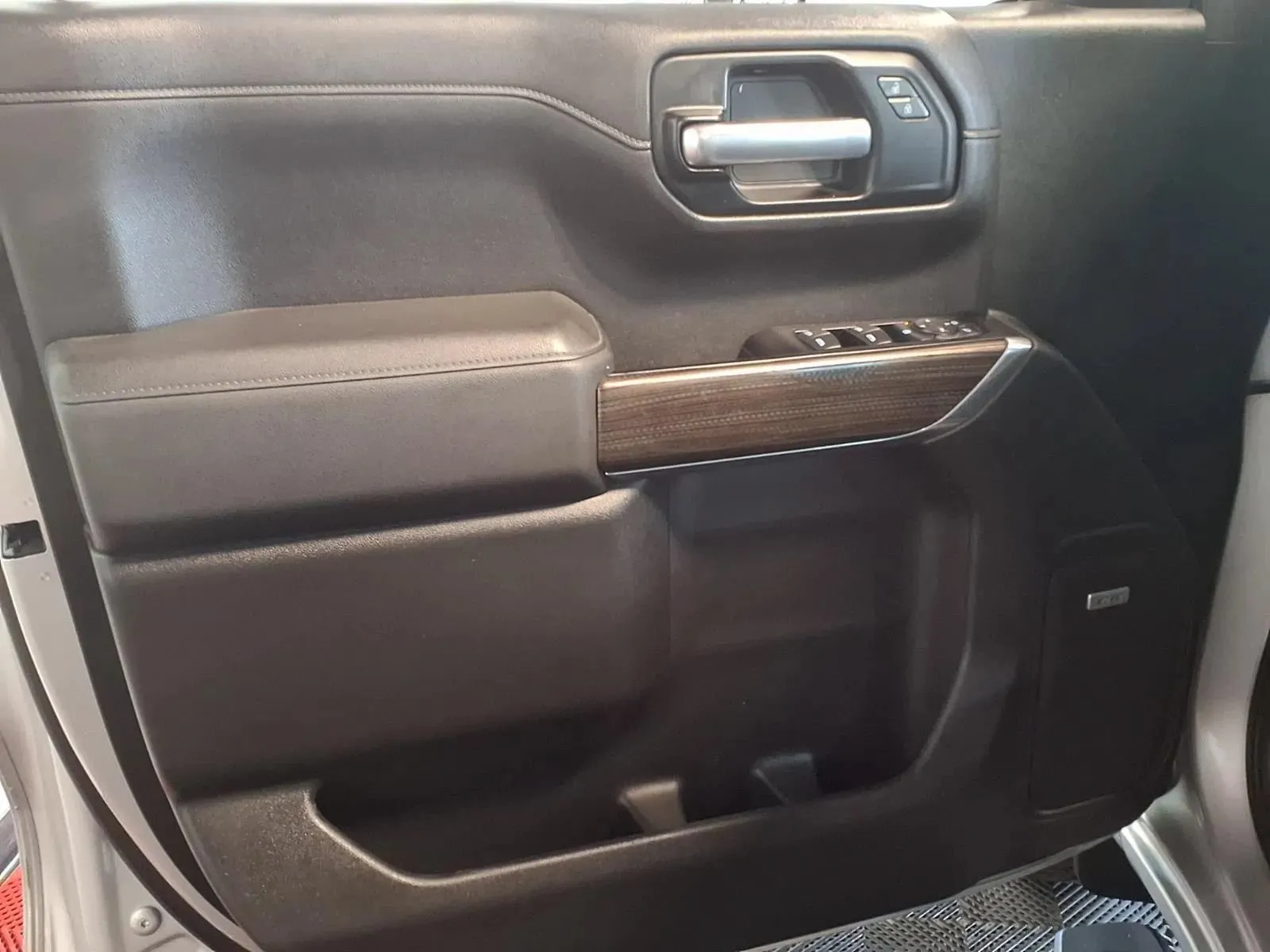Chevrolet Silverado photo 15
