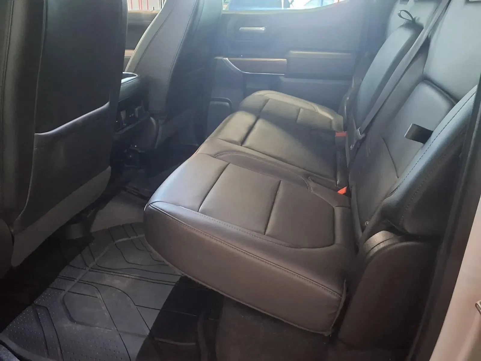 Chevrolet Silverado photo 13