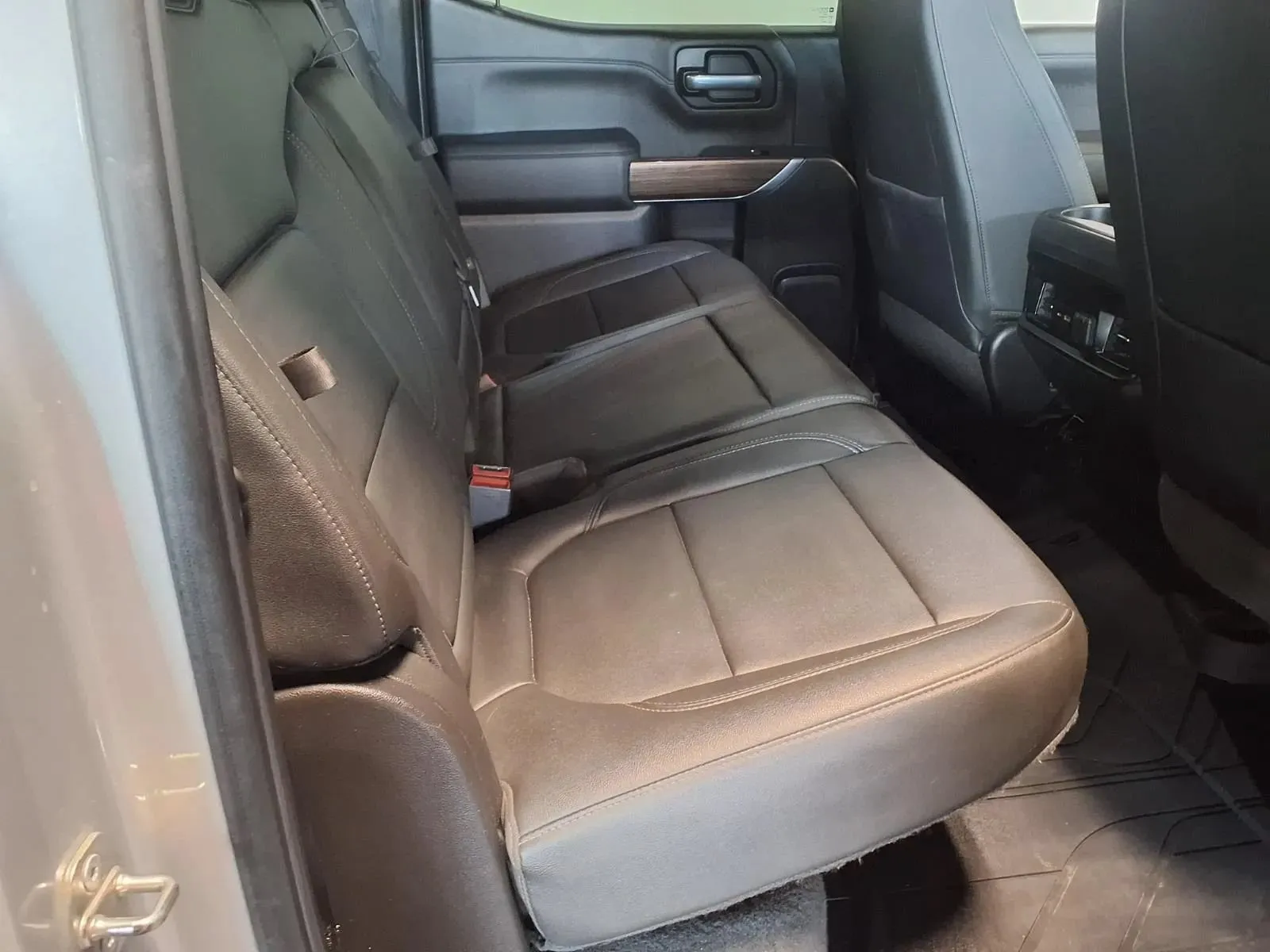 Chevrolet Silverado photo 9