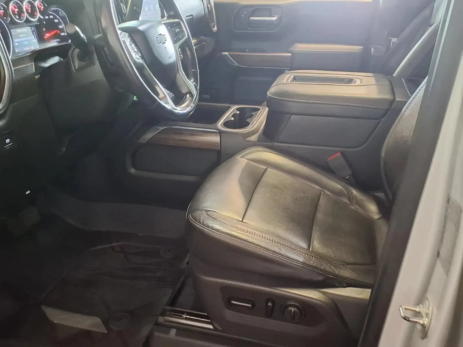 Chevrolet Silverado photo 16
