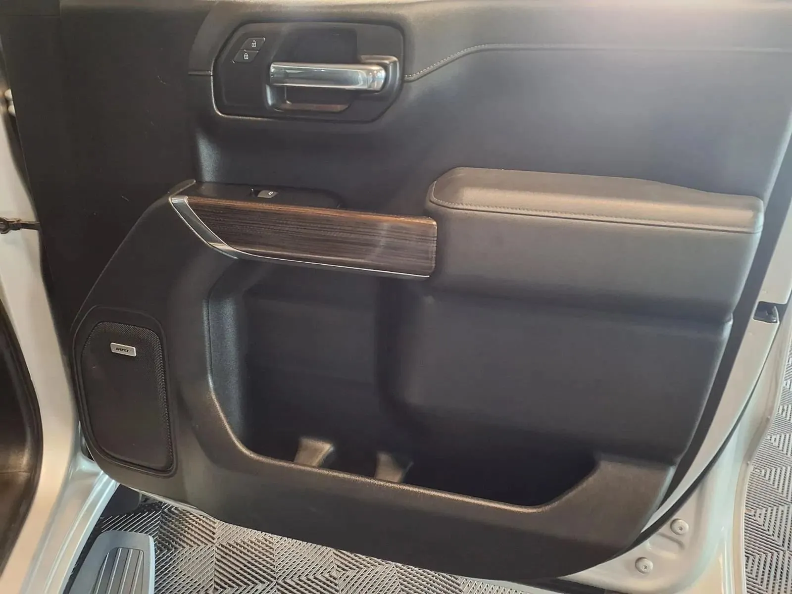 Chevrolet Silverado photo 10