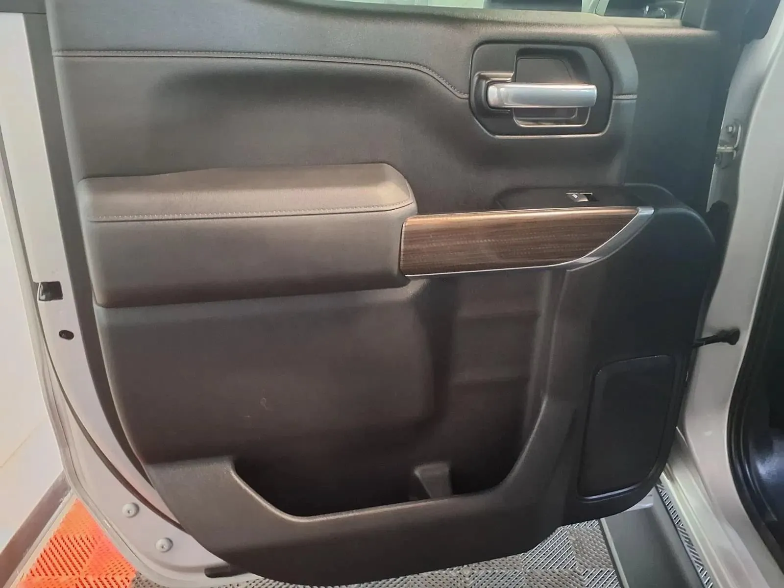 Chevrolet Silverado photo 12